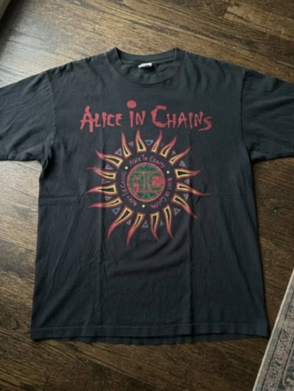 Alice In Chains 90s Vintage Sun Logo Grunge Rock Band T-Shirt